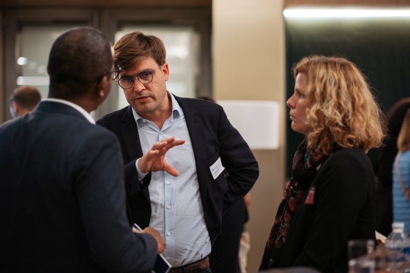 Cabinet aviséa Antoine Benoist, directeur du cabinet Aviséa, en discussion professionnelle